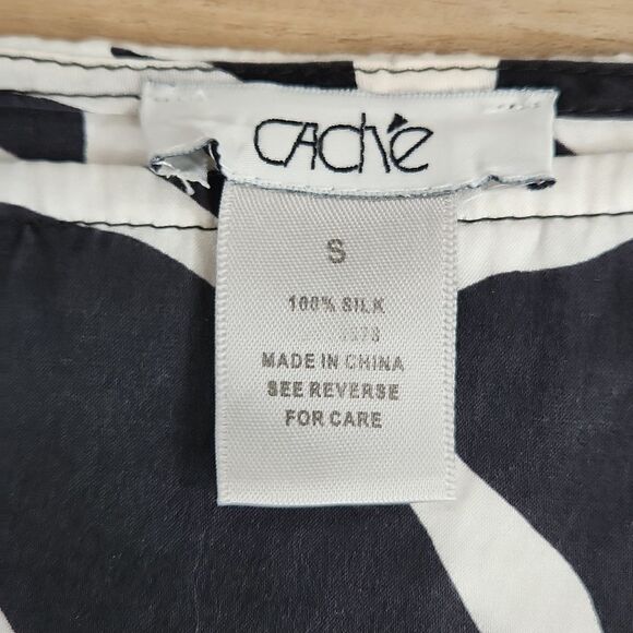 🔹️Cache Black & White Print Silk Wide Sleeve Blouse Small - Picture 9 of 10